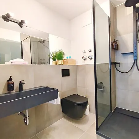 Design-apartment Fuer Bis Zu 4 Im 1 Og, Modern, Dachterrasse, Grill, Ruhige Lage, Plus, Wii, Lan Und Wlan * נירנברג
