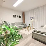 Design-apartment Fuer Bis Zu 4 Im 1 Og, Modern, Dachterrasse, Grill, Ruhige Lage, Plus, Wii, Lan Und Wlan Nürnberg