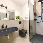 Design-apartment Fuer Bis Zu 4 Im 1 Og, Modern, Dachterrasse, Grill, Ruhige Lage, Plus, Wii, Lan Und Wlan * Nürnberg