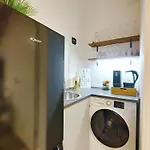Design-apartment Fuer Bis Zu 4 Im 1 Og, Modern, Dachterrasse, Grill, Ruhige Lage, Plus, Wii, Lan Und Wlan Apartman