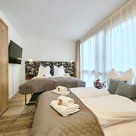 Design-apartment Fuer Bis Zu 4 Im 1 Og, Modern, Dachterrasse, Grill, Ruhige Lage, Plus, Wii, Lan Und Wlan Daire Nürnberg