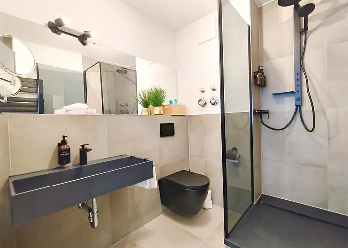 Design-apartment Für Bis Zu 4 Im 1 Og, Modern, Dachterrasse, Grill, Ruhige Lage, Plus, Wii, Lan Und Wlan * Nürnberg